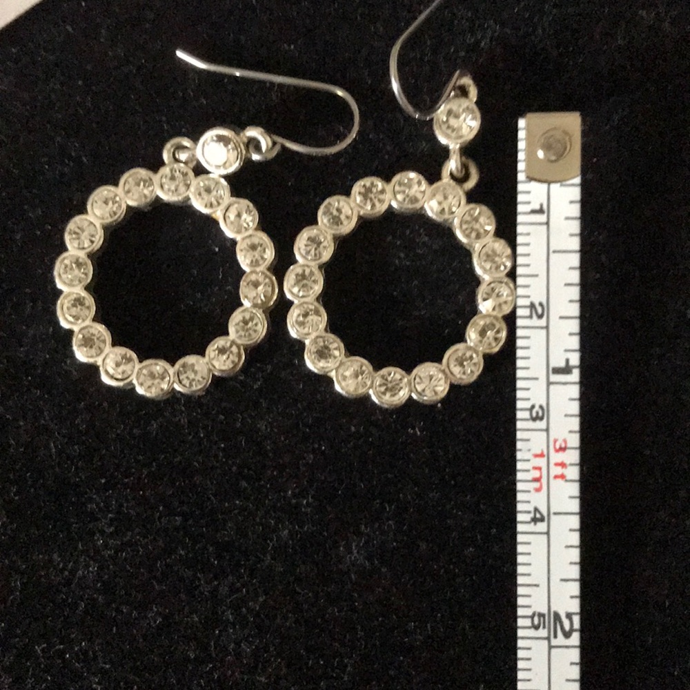 Diamond/Crystal like Costume Jewelry - Picture 12 of 12